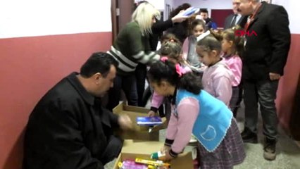 Balıkesir Burhaniye'den Derik'teki Öğrencilere Kırtasiye Malzemeleri ve Giysi