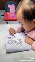 Bebé ainda mal sabe agarrar numa caneta... mas já desenha melhor do que a maioria dos adultos!