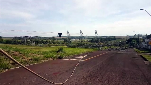 Moradores do Parque Verde reclamam da Copel após queda de torre
