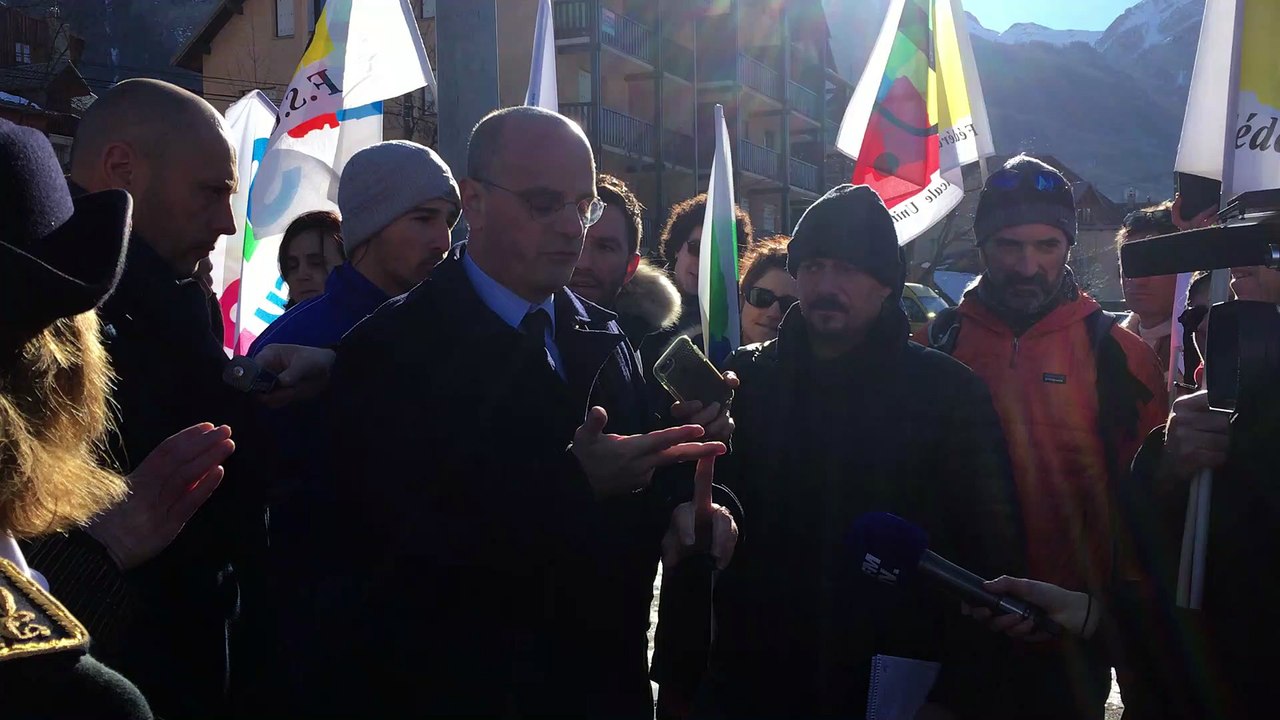 Hautes-Alpes : Blanquer ne confirme pas la fin des allocations des parents des élèves violents