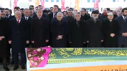 TBMM Başkanı Binali Yıldırım, 3.Ordu Komutanı İsmail Serdar Savaş'ın annesinin cenaze törenine katıldı