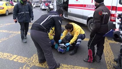 Kaza yapan motosiklet sürücüsünü arkadaşı bir an olsun yalnız bırakmadı