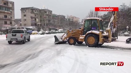 Download Video: Reshjet e dëborës/ 1.2 m borë në Dibër, probleme në Kukës dhe Korçë