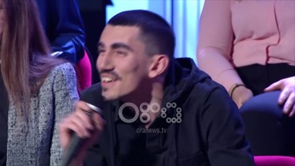 Ora News – Studenti gjen dashurinë në protestë