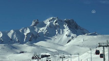 Erciyes'te Güneşli Havada Kayak Keyfi