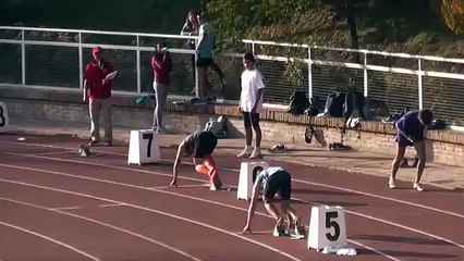 Ce chien bat 2 sprinteurs sur un 400m en pleine compétition d'Athlétisme !
