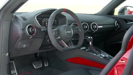 Audi TTS Coupé Interior Design in Tango red