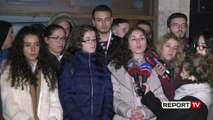 Një grup studentësh të Ekonomikut nisin ngujimin, brenda shkollës edhe gjatë natës