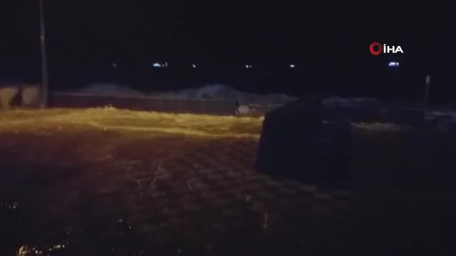 Marmara'yı Lodos Vurdu... Dev Dalgaların Boyu 6 Metreyi Geçti