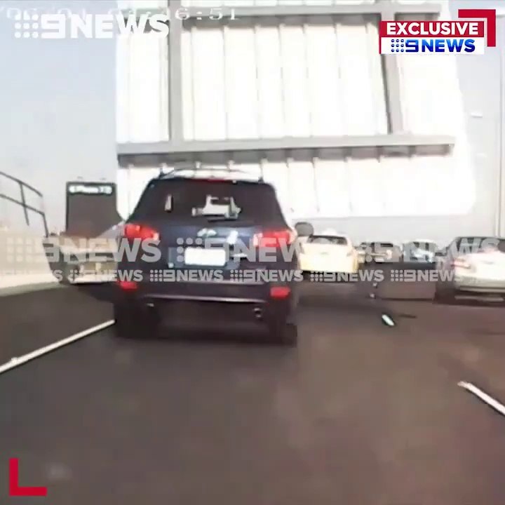 Cette automobiliste ne s'attendait pas à ça en roulant sur l'autoroute ! Mauvais karma