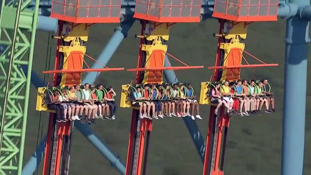 Ce manège est dingue : chute libre de 126 mètres de hauteur à 140kmh