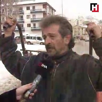 Dondurucu Ankara Sokaklarında Üniversiteye Giden Çocuklarının Masrafı İçin Kağıt, Sokak Hayvanları İçin Yemek Toplayan Nazmi Temel