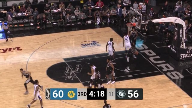 Kevin Young throws down the alley-oop!