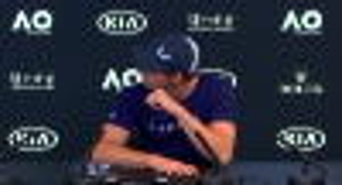 Emotional Murray leaves press conference when asked about fitness