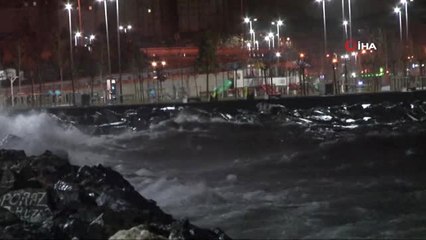 İstanbul'da Kuvvetli Rüzgar Etkisini Sürdürüyor