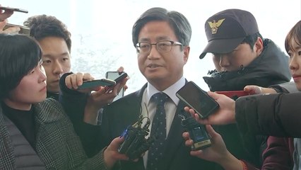 '출근길' 늦어진 김명수 "前 대법원장 소환...국민께 죄송" / YTN