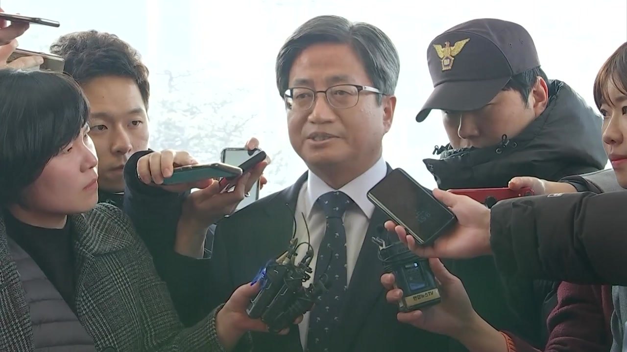 '출근길' 늦어진 김명수 "前 대법원장 소환...국민께 죄송" / YTN