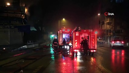 Tarihi Arap Şükrü sokağında bulunan balıkçı alevlere teslim oldu