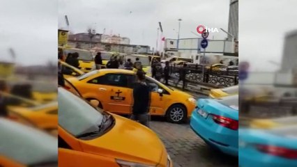 Taksim Meydanı'nda dolmuşçuların korna kavgası kamerada