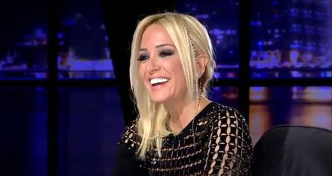 Ünlü Sunucu Saba Tümer, Pembe Bornozlu Paylaşımıyla Şaşırttı