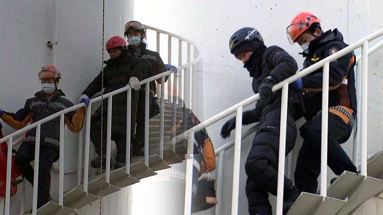 파인텍 노사 극적 합의…426일 '최장 굴뚝 농성' 끝 / YTN