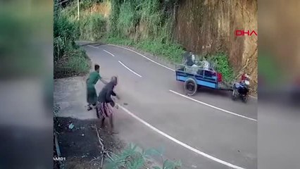 Dha Dış - Sürücüsünün Araçtan Düştüğü Mini Traktörü Durdurmak Mümkün Olmadı