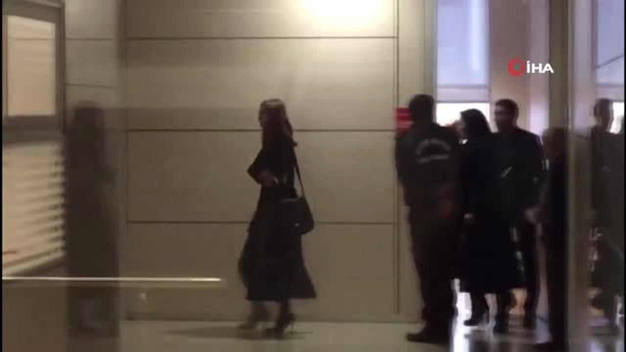 Oyuncu Deniz Çakır Savcılığa İfade Vermek Üzere İstanbul Adliyesi'ne Geldi