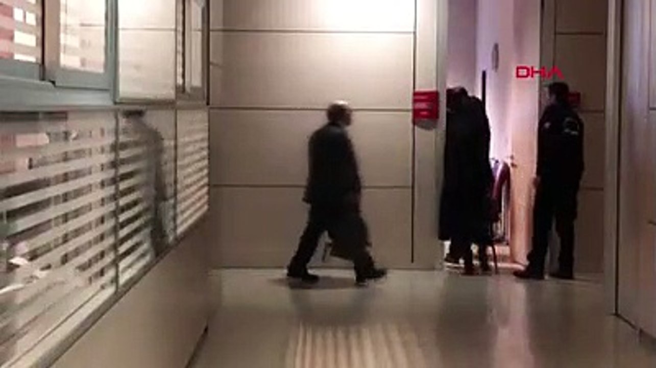 Başörtülü kadınlara hakaret ettiği iddia edilen Deniz Çakır ifade vermek için adliyede