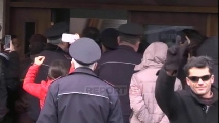 Report TV - Tensione mes policisë dhe studentëve te Fakulteti Ekonomik