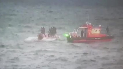 화물선에 부딪혀 낚싯배 전복 3명 사망·2명 실종 / YTN