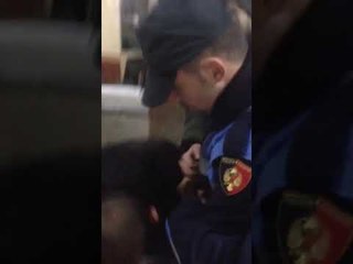 Report TV - Studenti përplaset me efektivin e policisë të Ekonomiku