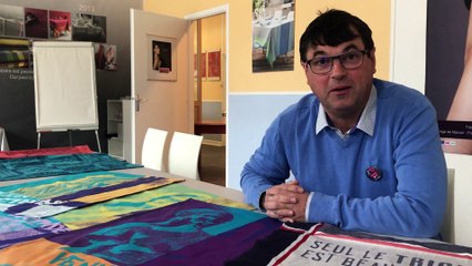 Le directeur général de Garnier-Thiébaut, Paul de Montclos, présente les torchons qui "modernisent" œuvres d’art et monuments