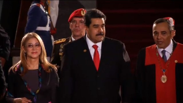 Maduro toma posesión de su segundo mandato en soledad