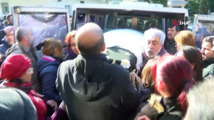 Ukrayna'da öldürülen Buket'in gelinlikli tabutunu kadınlar taşıdı