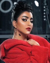 بثينة الرئيسي تشرح خطوة بخطوة رسم عيون القطة بالآيلاينر دون أخطاء