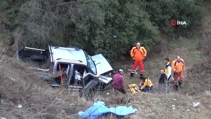 Manisa'da Kamyonet Şarampole Yuvarlandı: 4 Yaralı