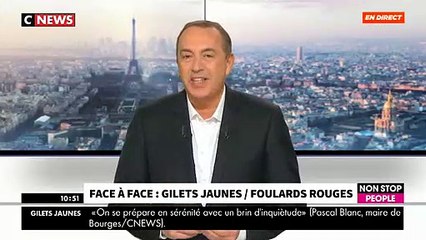 Jean-Michel Aphatie pris à partie dans la rue par un gilet jaune qui lui reproche "ses millions et son appart dans le XVIe" - VIDEO