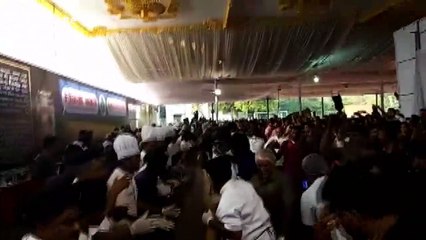 Sixty Indian chefs make record-breaking 100ft pancake or "dosa"