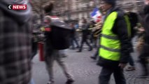 Gilets jaunes : un cortège se déplace dans le calme à Paris