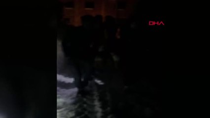 Adıyaman Ayağı Kırılan Hasta, 2 Kilometre Sedyede Taşıyarak Ambulansa Ulaştırdılar