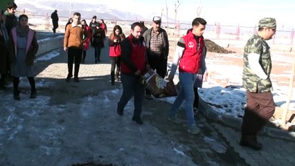 Öğrencilerden sokak ve yaban hayvanlarına şefkat eli - AĞRI