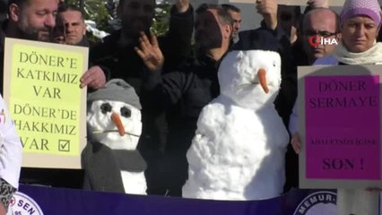 Sağlıkçılardan 'Kardan Adamlı' Eylem