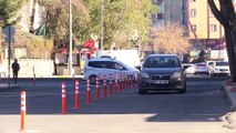 Diyarbakır'da bazı güvenlik bariyerleri kaldırıldı