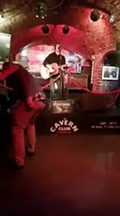 Quand t'est dans un bar et t'aime pas la musique d'un chanteur !