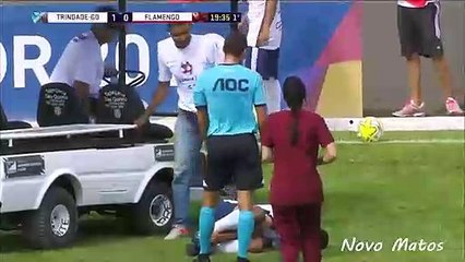 Ce joueur brésilien a très vite regretté d'avoir appelé les soigneurs