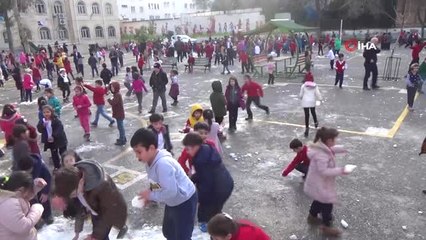 Kar Yağmayınca Okula Kar Taşıdılar