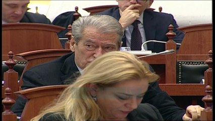 PD-LSI sulmon Ramën: Po dhunon studentët, kujdes - News, Lajme - Vizion Plus