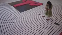 Un útero hecho de 10.000 compresas conciencia y rompe récords en la India