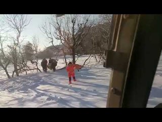 Ora News – Helikopteri i ushtrisë transporton në spital të sëmurën nga Malësia e Madhe