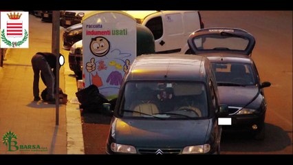 Barletta: "abbiamo filmato i zozzoni che abbandonano i rifiuti per strada, ecco il video"